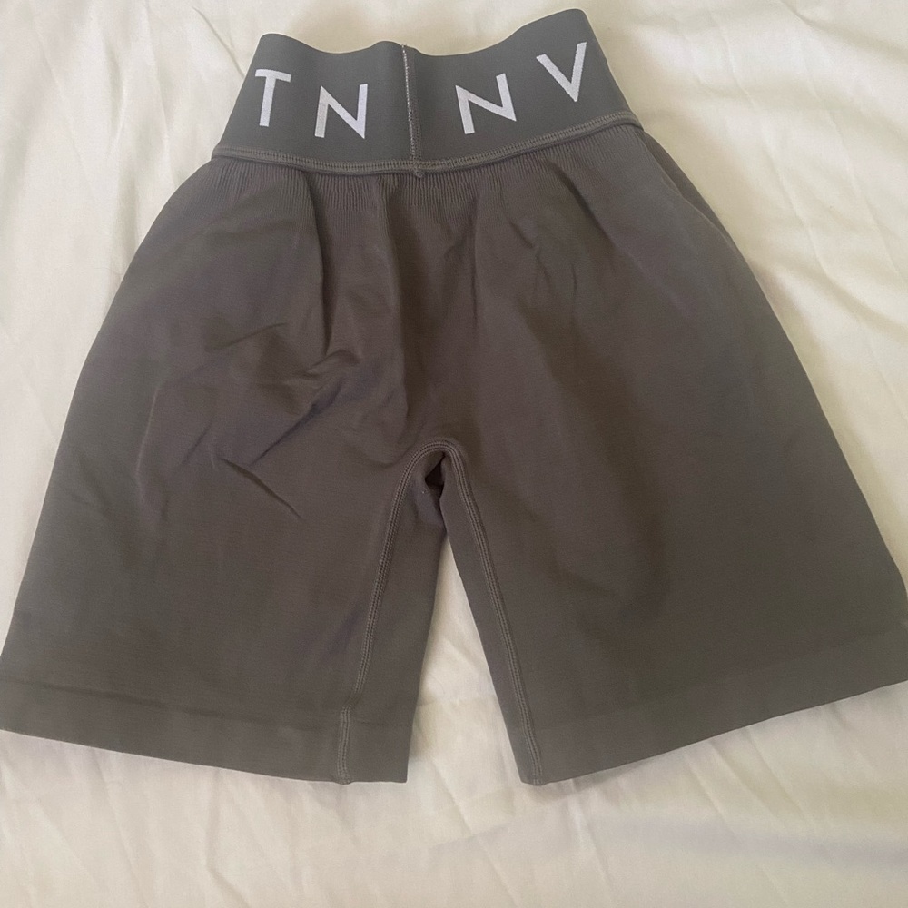 NVGTN SHORT LEGGINGS SIZE M